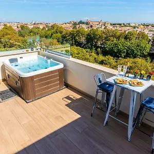 https://penthouse-with-a-panoramic-rooftop-in-trastevere.it-romehotels.com